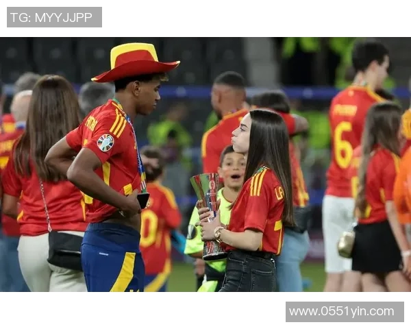 足球场上的魅力与挑战 女生喷球星背后的故事与情感纠葛