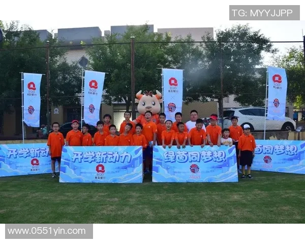 足球明星捐款助力慈善事业 展现社会责任与爱心力量